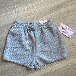 NWT KYOYO Heather Gray shorts quilted look 🤩🦋